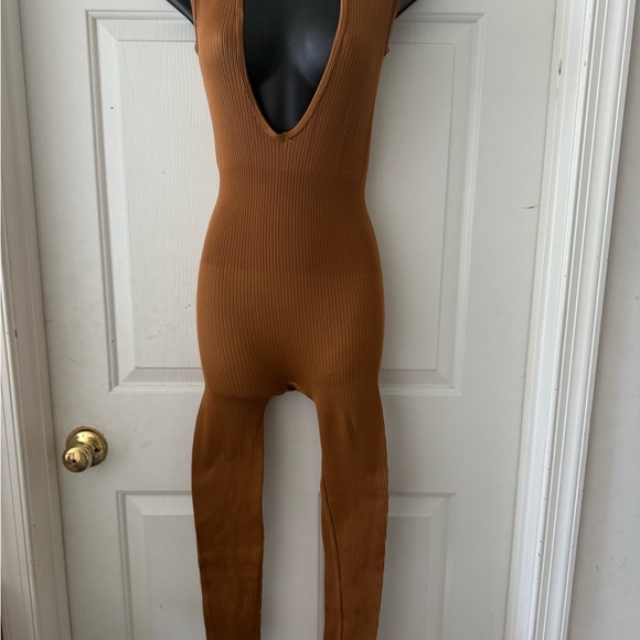 Daisy Tan Ribbed Top - Picture 1 of 5